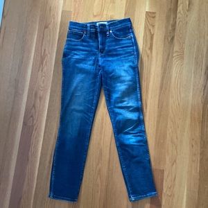 Slight stretch (98% cotton), great jeans, like new. Fits true to size.